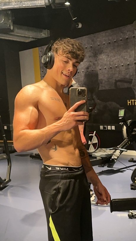 Connor Robinson hot model archive