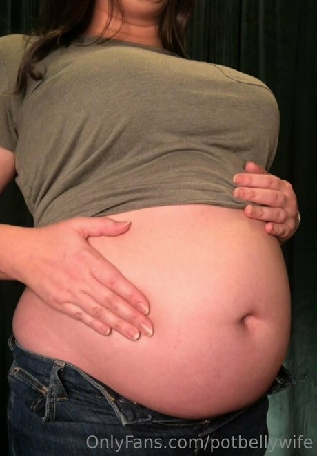 potbellywife modelo de alta definición foto
