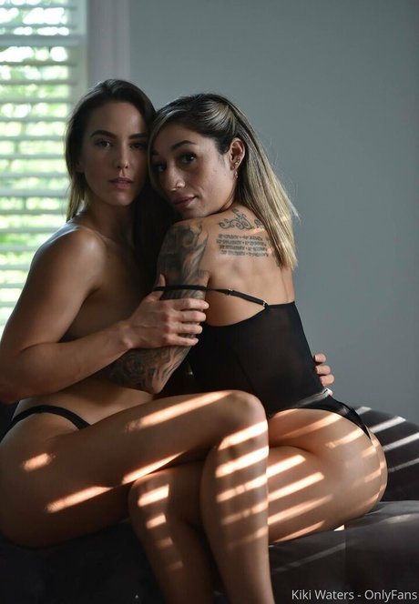 kikiwaters étoile nue images