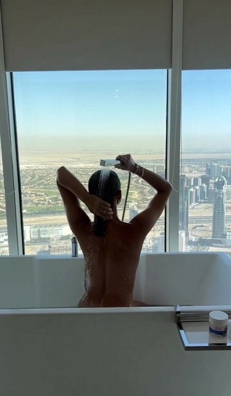 Emily Shakarji naked model pic