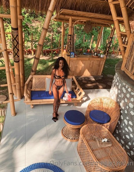 Megan Milan modèle érotique image