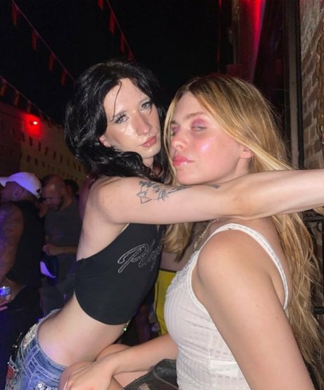 Cherry Darling estrella porno en alta definición imágenes