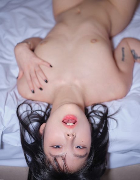 Jang Joo naked model pictures