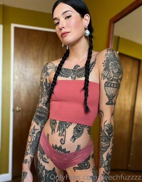 Peechfuzzzz nudes star photos