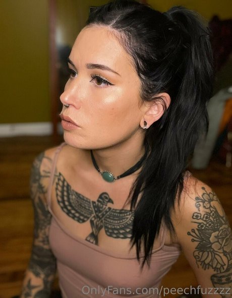 Peechfuzzzz free model pictures