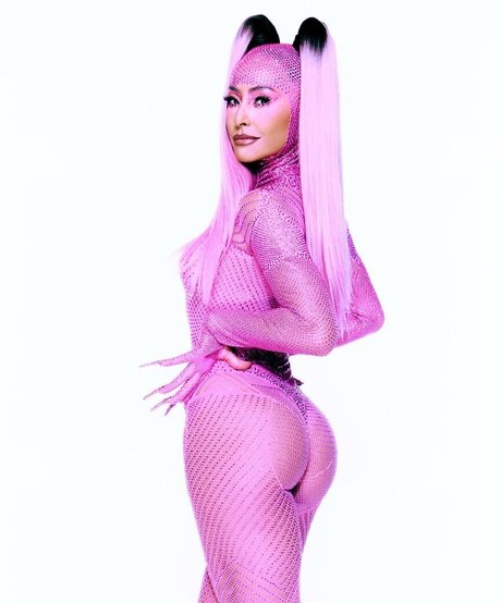 Sabrina Sato estrella porno atractiva galería