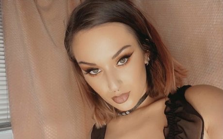 realhoneytunnelx modelo caliente galería