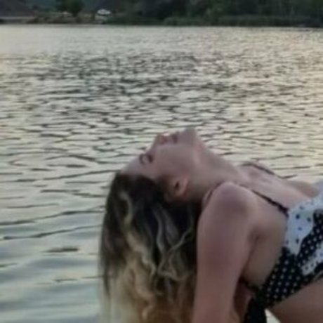 Willokhlass erotic actress image