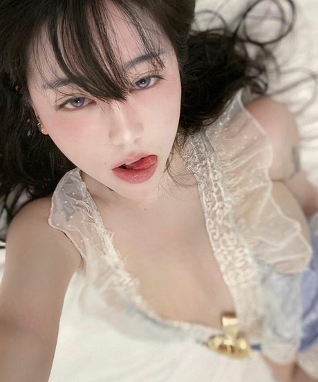 Naughty Rabbit étoile nue des photos