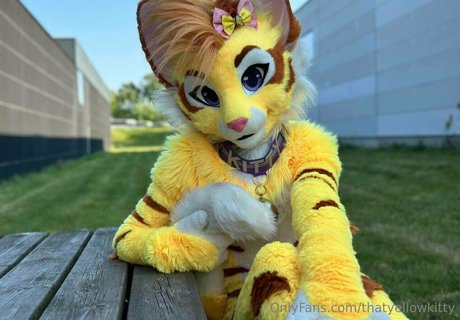 thatyellowkitty hot star photo
