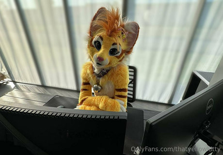 thatyellowkitty nude pornstar archive