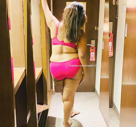priyablr123 high quality pornstar image