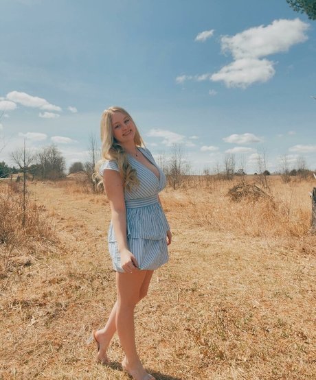 Anya Marie star du porno gratuit photo