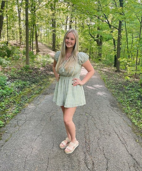 Anya Marie modèle chaud images