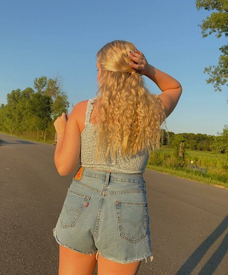 Anya Marie estrella desnuda imagen