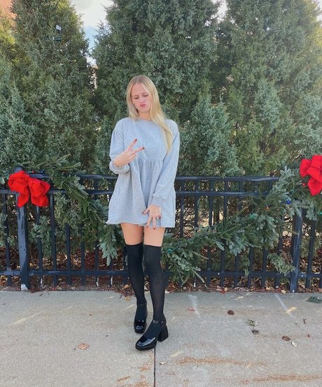 Anya Marie estrella porno atractiva foto