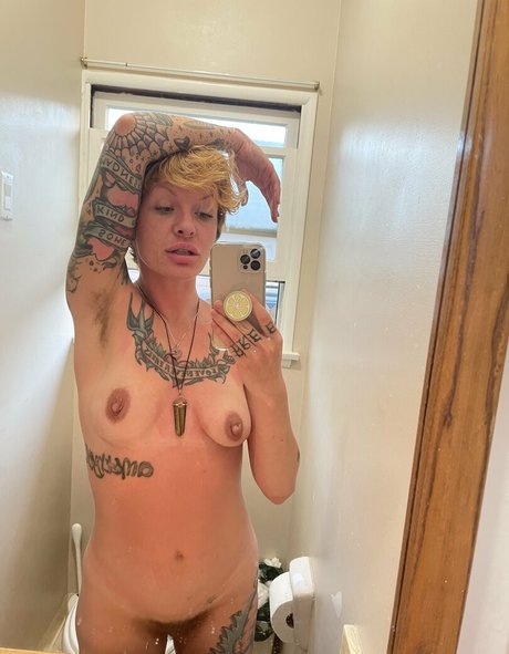 thedannygoldexperience model nudes picture