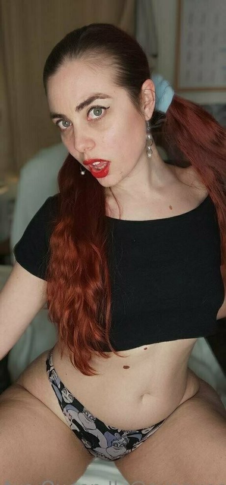 ayaqueenil modelo desnuda imagen