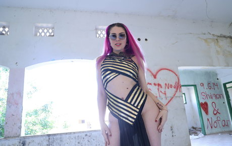 ayaqueenil actrice exclusive photos