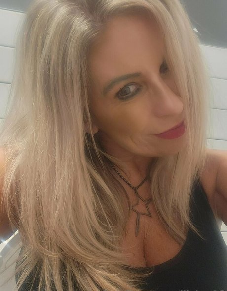 lilylee23 sexy pornstar gallery