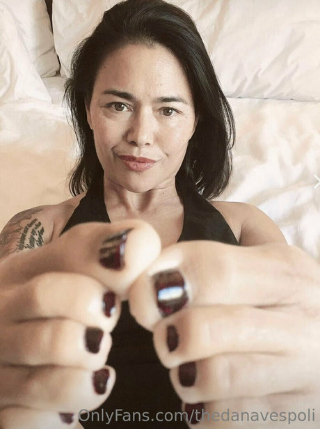 thedanavespoli desnudos estrella galerías