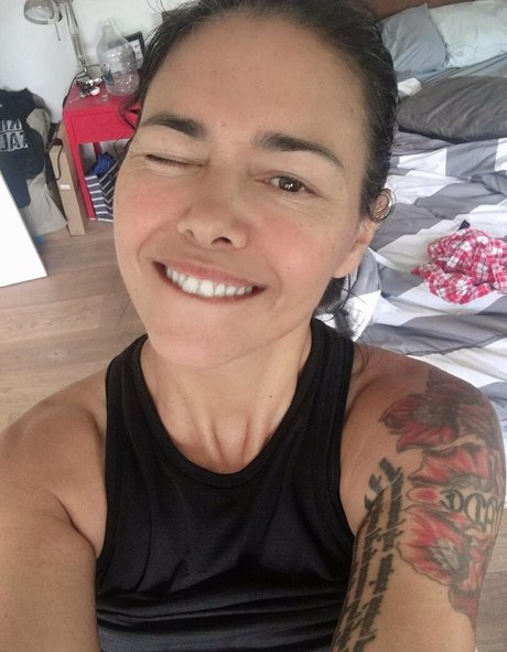 thedanavespoli modèle de haute qualité images