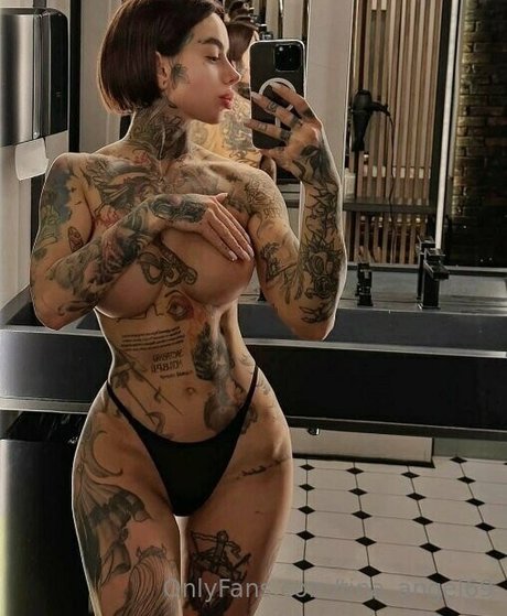 tina angel69 star du sexe photo