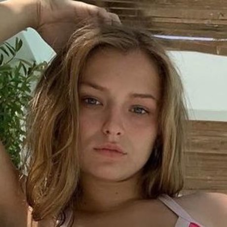 Romane Salvetti buena estrella porno galerías