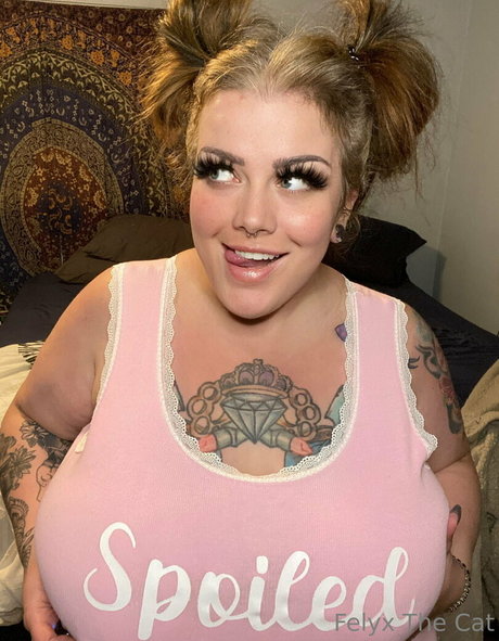 felyxfree hermosa modelo imagen