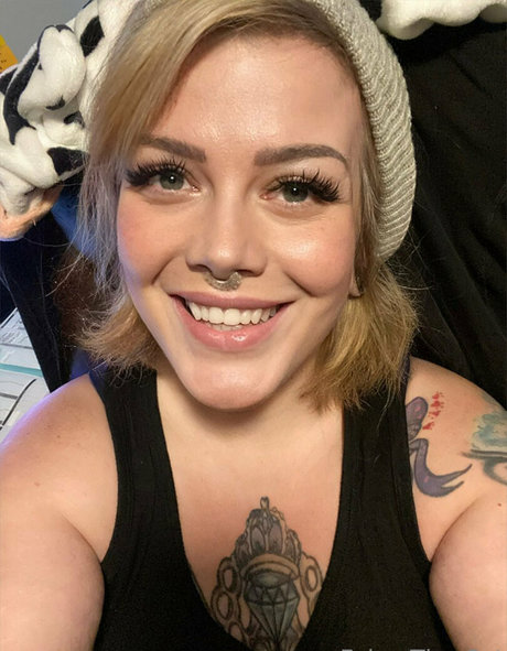 felyxfree modelo sexual imágenes