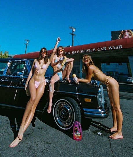 Lydia Campanelli modelo desnudos galerías