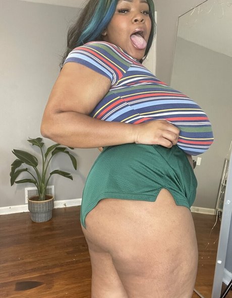 moodybb model nude photo