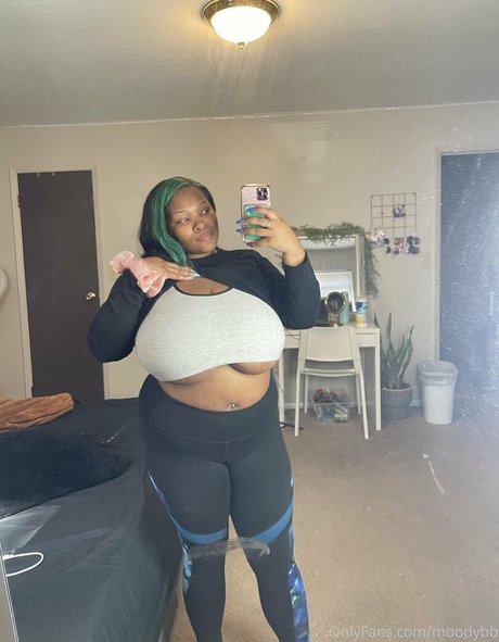 moodybb jolie étoile galeries