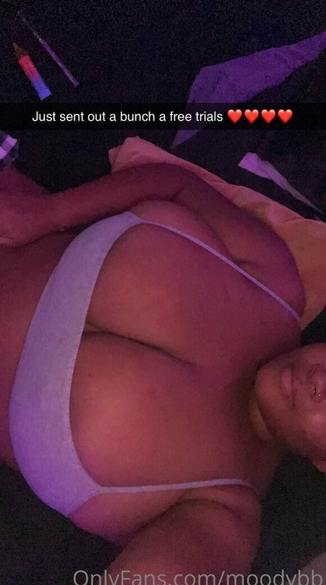 moodybb estrella porno de arte galerías