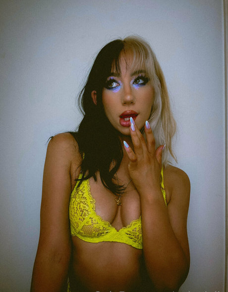 nakedella jolie actrice image