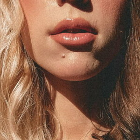 nakedella actriz galería