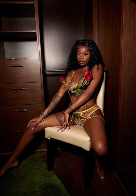 yungyannahfetish haut modèle images