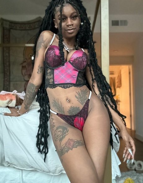 yungyannahfetish model hd images