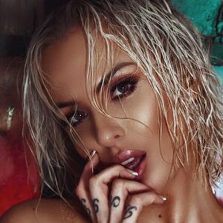 Onlyfans de lencería arte caliente foto