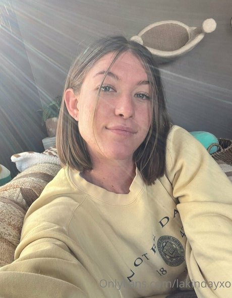 LakinDayXO modelo desnudo fotos