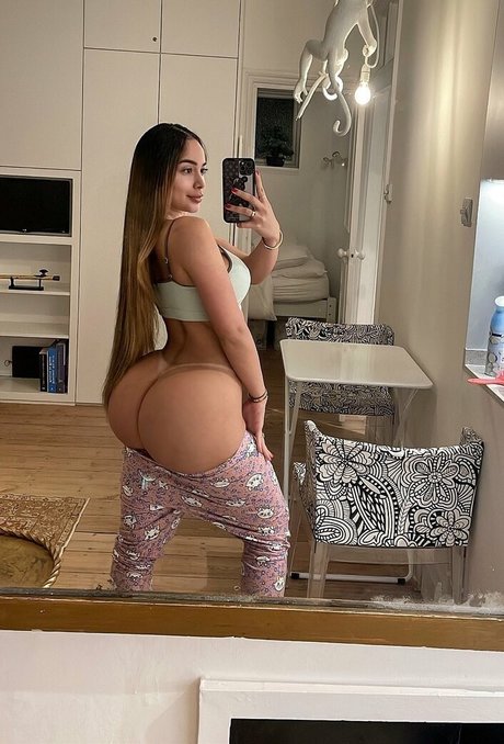 Ester Ana star exclusive galeries