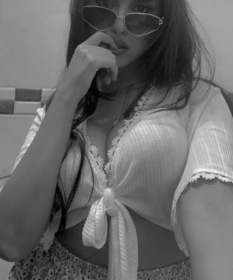 _mi mi ta_ model exclusive photos