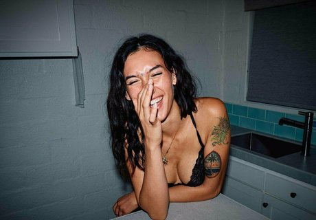 moreofscarlet star du porno adulte img