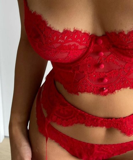 phoeyuibe actriz desnuda imagen