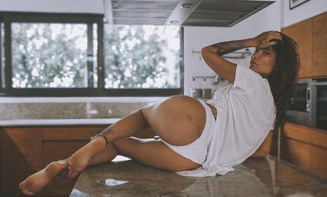 Aiza Dolmatova modèle sexy photos