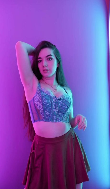 Miss Mikkaa estrella atractiva imágenes