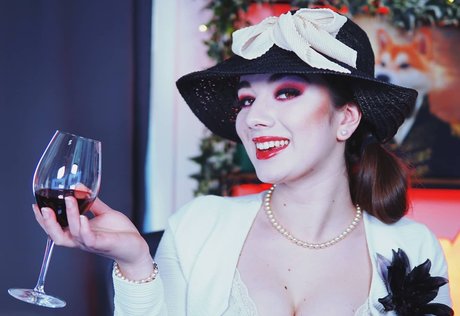 Miss Mikkaa actriz erótica foto