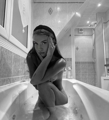 Claire Molin actriz desnuda foto