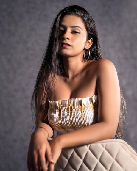 Suhana Khan modelo desnudo galerías