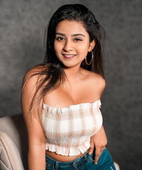 Suhana Khan star du porno en haute qualité images